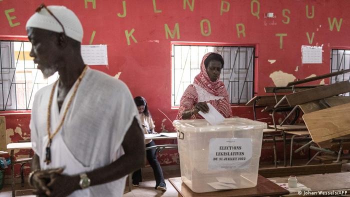 Législatives sénégalaises : Majorité présidentielle et opposition se disputent la victoire