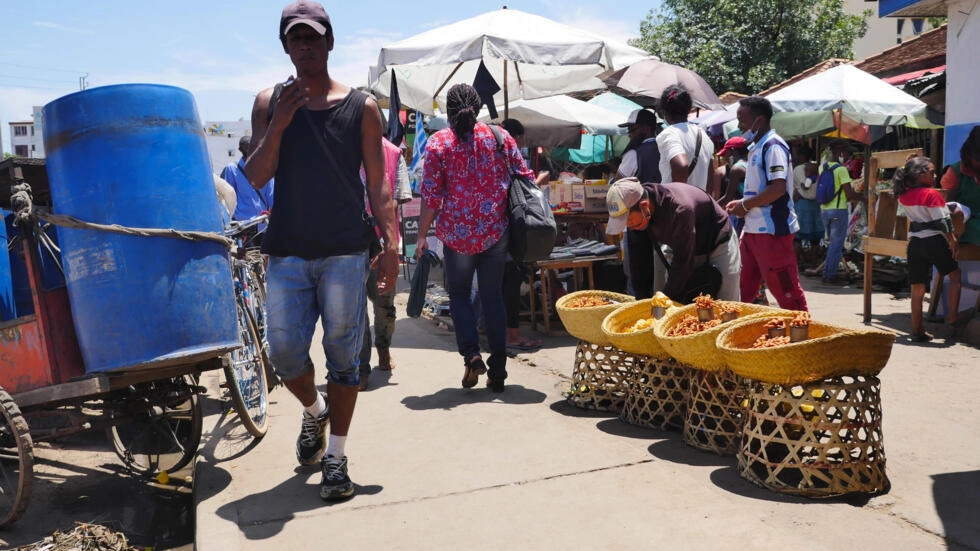 ANTANANARIVO : LES MARCHANDS AMBULANTS D'REFUSENT DE RETOURNER AU MARCHÉ